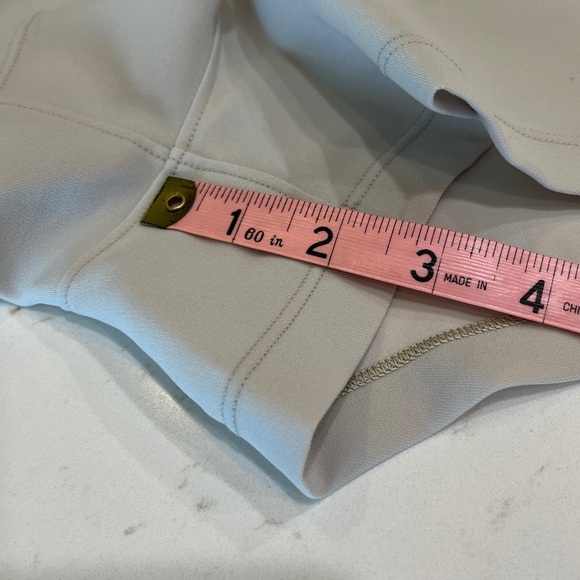 Lululemon On The Fly Woven 2.5” Shorts Silverstone Size 12 - Picture 12 of 14